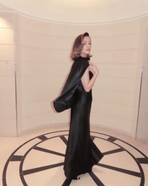 Rose Byrne Instagram - 🖤🖤🖤🖤🖤🖤🖤

@marinamoscone 
@ninarunsdorfjewelry 
@jamesmolloymakeupartist 
@kateyoung 
@miguelmartinperezldn
