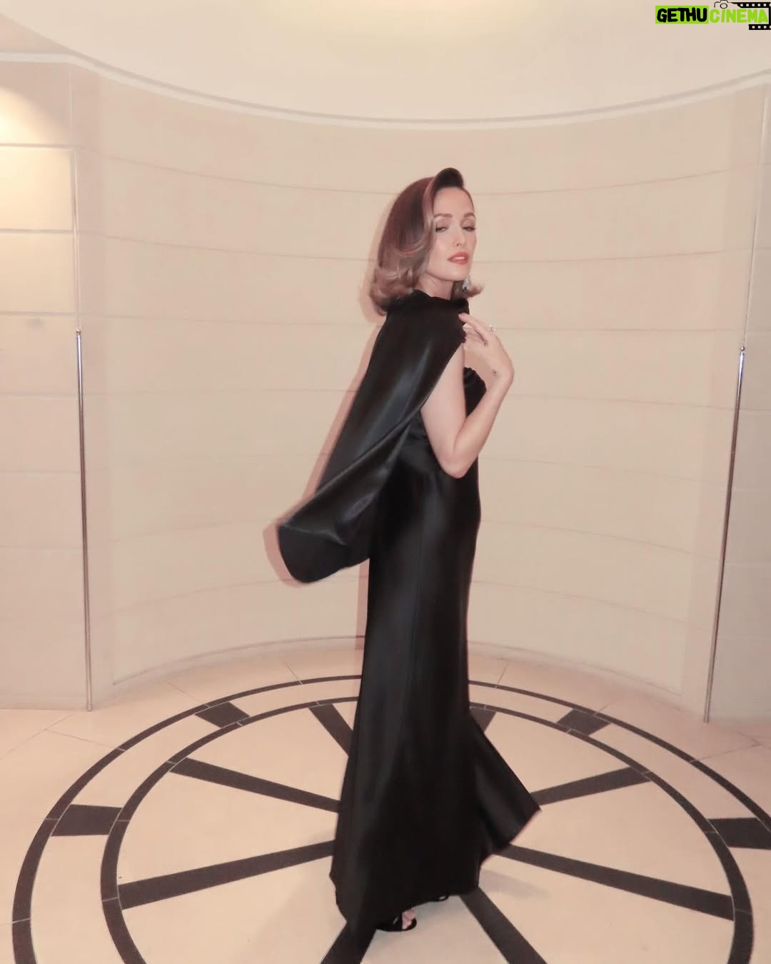 Rose Byrne - 11.2K Likes - 🖤🖤🖤🖤🖤🖤🖤
@marinamoscone
@ninarunsdorfjewelry
@jamesmolloymakeupartist
@kateyoung
@miguelmartinperezldn