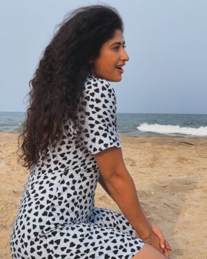 Roshni Prakash Instagram - #VANANGAAN releasing on @primevideoin & @tentkotta_official made me reminisce about the shooting days & all the magic that it carried. Thank you for accepting TINA & showering me with so much love. I played a character that was quite foreign, trying comedy ( or rather, an eccentric character) for the 1st time. Learning, loving & evolving through Cinema. 🤍

1) I played my own version of Gangubai. 😅

2) & 3) The looks which got me through the first phase of audition. 

4) & 5) Guru aka BALA sir. 🔥

6) After shooting the infamous “adi vaangara” scene ( for all those who are asking, NO, Arun didn’t really hit me) 😅🤷🏽‍♀️

7) With AL Vijay sir & Samuthirakani sir. It’s a very different energy to be surrounded by not 1, but 4 renowned directors. (Missed getting a picture with Mysskin sir, his zeal & energy are unmatchable ). 

8) & 9) Rithu kanna 🤍 My Devi baby. 😚

10) Oota on set was bomb. I belted royally. Tummy & heart were always full. 

11) BTS. 😬

12) We had the opportunity to shoot in Mahabalipuram. Everyday after shooting, my favourite passtime was sitting and gazing at the beach. The salty breeze made my hair frizzy, but who cares? ☺️

13) After three look test & countless make up trials, one of the craziest look I have ever tried. If there was a fancy dress competition, I would have won. Full credits to the team who spent 1000 hours to make this happen. 🤍

14) Meet Charles (the one in Kavi cloth). He is an amazing swimmer. One day he swam from middle of the ocean to the shore. This was taken after a long day at work, but speaking to the locals got our energy back. ☺️

15) Look from one of my fav scene which never made it to the cut. :( 

16) The gym in ANNAI Resorts, Kanyakumari was Gold. Be it morning or evening, Golden rays always made their way in. You could hear the beach roaring, & had the gym all to myself. PURE GOLD. 

17) After a good day of non stop crying for the scene. 🙂🙃

18) Sunrise in Kanyakumari. Grateful 🙏

19) Visited ANNAMALAIYAR temple after a soul-filling schedule in Thiruvannamalai. 

20) 🤍

#vanangaanonprime #vanangaanontentkotta