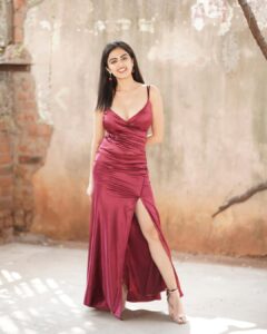 Actress Roshni Sahota HD Photos and Wallpapers March 2025