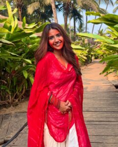 Actress Roshni Walia HD Photos and Wallpapers September 2025