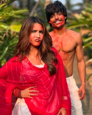 Roshni Walia Instagram - Rang barse, and so did the laughter! 🤣 Happy holi surprise coming soon 🤫