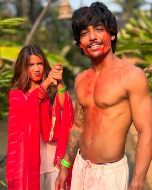 Roshni Walia Instagram - Rang barse, and so did the laughter! 🤣 Happy holi surprise coming soon 🤫
