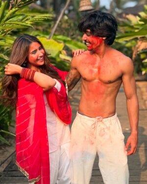Roshni Walia Instagram - Rang barse, and so did the laughter! 🤣 Happy holi surprise coming soon 🤫