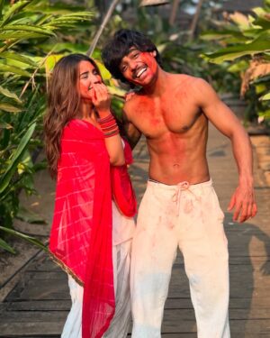 Roshni Walia Instagram - Rang barse, and so did the laughter! 🤣 Happy holi surprise coming soon 🤫