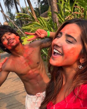 Roshni Walia Instagram - Rang barse, and so did the laughter! 🤣 Happy holi surprise coming soon 🤫