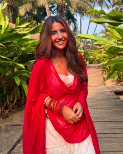 Actress Roshni Walia HD Photos and Wallpapers September 2025