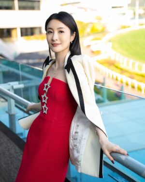 Rosina Lin Instagram - 金蛇🐍年🐎馬場行大運～旺一旺🎉🥂💓新年好開始！✨✨✨🎊🎊🎊

 #tvb賽馬日2025 #林夏薇穿搭 
💎 ： @flourishan.diamond