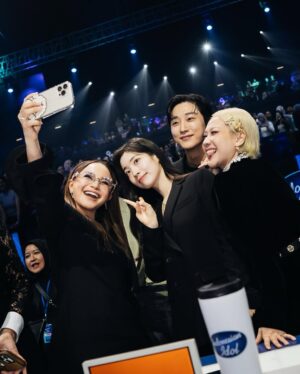 Rossa Instagram - 만나서 반갑습니다❤️ 새로운 영화 공개돼서 축하해요😄
Ada yang bisa artiin gak? 😘
Keseruan kemarin di Indonesian Idol 

Me in @maisonvalentino @time.international