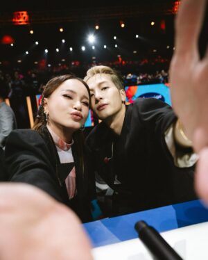 Rossa Instagram - Selfie sama si juri tamu yang lincah super aktif ini 😂😘 Uda nonton perform kita nyanyiin Tegar 2.0 belom? Apaaa rilis official aja yaaa?