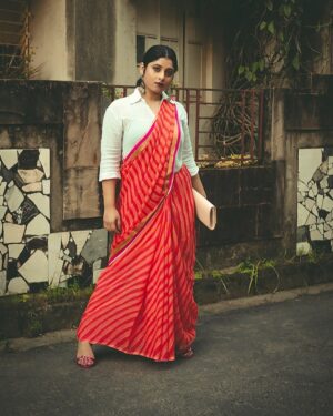 Rudrita Chatterjee Instagram - Saree is love ❤️ 

#blogger
#rudrita #fashionstyle #fashionblogger #fashionista #fashiongram #blogger #kolkatablogger #saree #sareelove