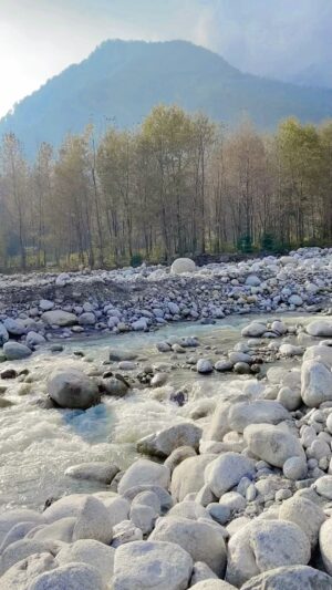 Rudrita Chatterjee Instagram - Showing you all a beautiful view #reels #reelsinstagram #reelitfeelit #reelsvideo #reelsindia #travel #travelblogger #travelgram #travelreels