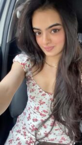 Actress Ruhanika Dhawan HD Photos and Wallpapers September 2025