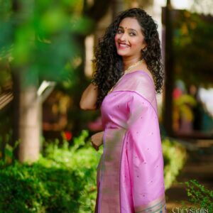 Rujuta Deshmukh Instagram - येत आहे....स्टार प्रवाह परिवार पुरस्कार सोहळा !

' लग्नानंतर होईलच प्रेम '

@star_pravah

Saree : @navinyas6
Jewellery: @kalakari_2020
Photos : @_chrysaalis

#sareelove
#awardfunction 

( Actor Awards Starpravah Saree )
