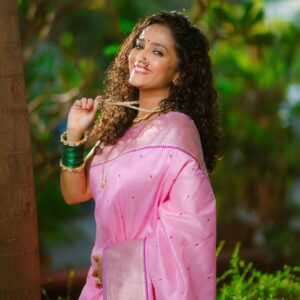 Rujuta Deshmukh Instagram - येत आहे....स्टार प्रवाह परिवार पुरस्कार सोहळा !

' लग्नानंतर होईलच प्रेम '

@star_pravah

Saree : @navinyas6
Jewellery: @kalakari_2020
Photos : @_chrysaalis

#sareelove
#awardfunction 

( Actor Awards Starpravah Saree )