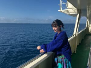 Ruka Matsuda Instagram - 映画『かなさんどー』
2025/1/31より沖縄先行公開しております！

そして今日明日と、沖縄で舞台挨拶に回っているのですが
上映前のワクワクな空気、上映後のあたたかい空気、どちらもひしひしと伝わっております☺️

こちらは先日、伊江島で特別試写会を行った時の！
雨予報だったけど晴れて良かった〜〜！
.
#かなさんどー #映画かなさんどー