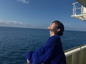 Ruka Matsuda Instagram - 映画『かなさんどー』
2025/1/31より沖縄先行公開しております！

そして今日明日と、沖縄で舞台挨拶に回っているのですが
上映前のワクワクな空気、上映後のあたたかい空気、どちらもひしひしと伝わっております☺️

こちらは先日、伊江島で特別試写会を行った時の！
雨予報だったけど晴れて良かった〜〜！
.
#かなさんどー #映画かなさんどー