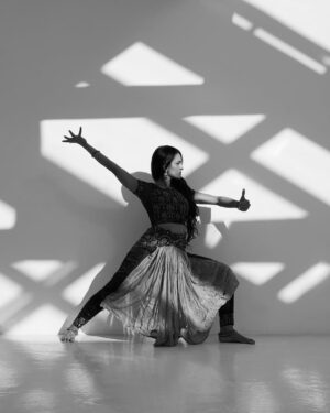 Rukmini Vijayakumar Instagram - Don’t think that I got around to sharing some of these stunning photos by @sunnyjagesar 

Can’t wait for his next series 

♥️

#dancer #bharatanatyam #indiandance #rukminivijayakumar