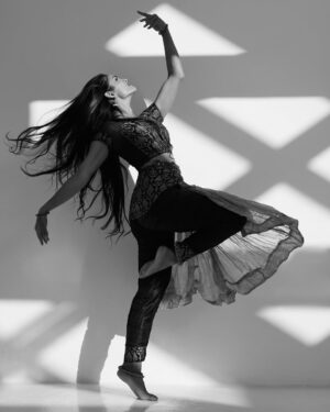 Rukmini Vijayakumar Instagram - Don’t think that I got around to sharing some of these stunning photos by @sunnyjagesar 

Can’t wait for his next series 

♥️

#dancer #bharatanatyam #indiandance #rukminivijayakumar