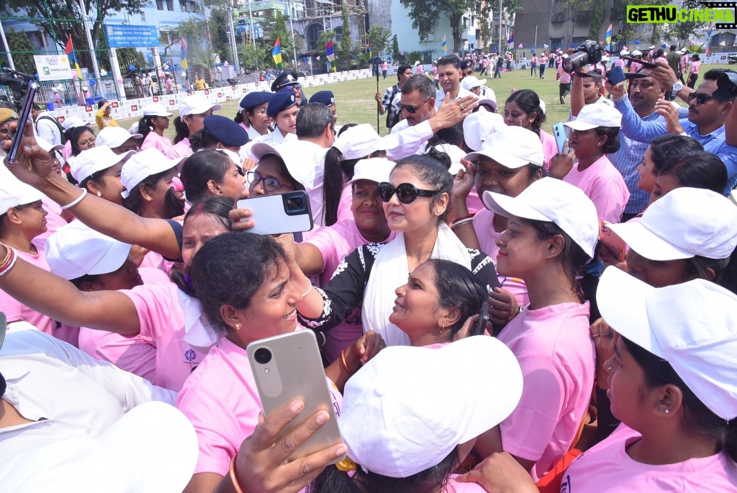 Saayoni Ghosh - 4.7K Likes - “No woman, no cry!!” 👊🏻💪🏼
Celebrating #İnternationalWomansDay with our very own #Tejaswinis in presence of honourable commissioner of police Shri Manoj Kumar Verma and #TeamKP at Patuli, Ward 101, Jadavpur loksabha Constituency!
A praiseworthy initiative by Kolkata Police and an exemplary display of woman empowerment!