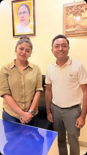 Saayoni Ghosh Instagram - Because Team work is dream work! 
With #WestBengalTrinamoolYouthCongress leaders at #Bhavan! 
⚽️💫