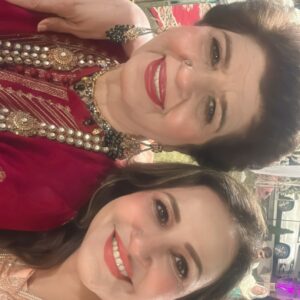 Saba Faisal Instagram - لاہور کا موسم اپنوں کی خوشی اور اس پے سونے پے سہاگا میرے 

سارے اپنوں کا ملاپ 😍یے سب زندگی اور موقعوں سے ملتا ہے 

زندگی بہت مختصر ہے جس نے اس کے ایک اک لمحے کو مسرت سے 

گزار لیا اُس نے اس  زندگی جَیسی نعمت کا  ذائقہ چکھ لیا 😘اللّٰہ ہم 

سب کو اپنے بزرگوں کے ساتھ اور خونی رشتوں کے ساتھ یے پل 

گزارنےکا موقع دے ہر خوشی اور غم میں 🙏امین

My make up and hair done by @hinashahmakeuplounge @mamoona_colourist