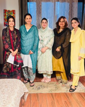 Saba Faisal Instagram - Ramazan serial starting from 1st Ramazan only on @harpalgeotv 👏👏👏👏 @mariekhan1  @laibaakhanofficial  @iffimuhammad  @nain_.sukh 🌹