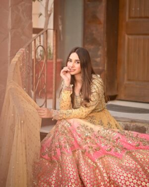 Sabeena Farooq Instagram - Love this traditional @mariabofficial @mariab.couture  look !
#Mariabbrides #Mehndilook
📸📸 @inshalakram_