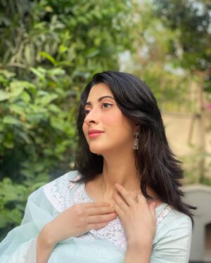 Sabeena Syed Instagram - Eid Mubarak 🐐

•••• 
Cutest outfit 🤍🩵 and cutest pictures by my mom this time around 🌺 🍃