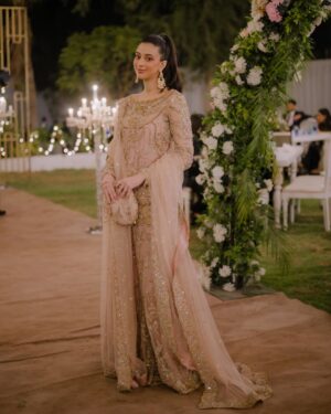 Sabeena Syed Instagram - Obsessed tbh 😍🫶🏼 

• • • • •
👗: @kanwalmalik.official 
📸: @takesbytwo 
💄: @mimi_does_makeup_