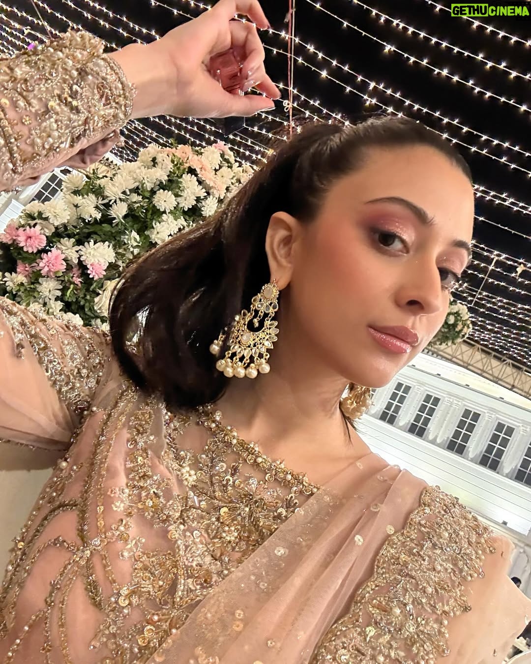 Sabeena Syed - 8.7K Likes - Obsessed tbh 😍🫶🏼
• • • • •
👗: @kanwalmalik.official
📸: @takesbytwo
💄: @mimi_does_makeup_