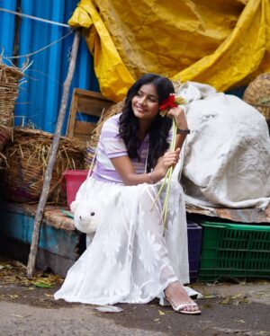 Sachana Namidass Instagram - 🌷🌹

PC: @iam.rams_ 
Makeover by : @glam_and_glossy_with_lakshmi 
.
.
.
#sachana #sachananamidass #trend #instapic #instagood #insta #instacool #instalike #instadaily #instacool