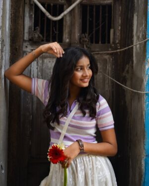Sachana Namidass Instagram - 🌷🌹

PC: @iam.rams_ 
Makeover by : @glam_and_glossy_with_lakshmi 
.
.
.
#sachana #sachananamidass #trend #instapic #instagood #insta #instacool #instalike #instadaily #instacool