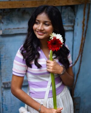 Sachana Namidass Instagram - 🌷🌹

PC: @iam.rams_ 
Makeover by : @glam_and_glossy_with_lakshmi 
.
.
.
#sachana #sachananamidass #trend #instapic #instagood #insta #instacool #instalike #instadaily #instacool