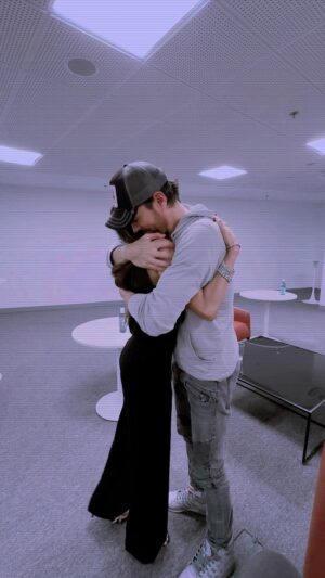 Sadia Khan Instagram - When I said, I AM TIRED OF BEING SORRY!
 AND HE GOES LIKE , COULD I HAVE THIS KISS 
  FOREVER 🥹🥹🥹

  Your kindness and warmth touched my heart @enriqueiglesias 🤍 thank for making me feel special and appreciated ❤️❤️ 
#perfectmoment #enriqueiglesias #sadiakhan #dubai
