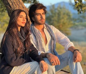 Sadia Khan Instagram - Here we’re coming back again…soon, very soon. @imranabbas.official @sadiakhanofficial #pakistanidrama