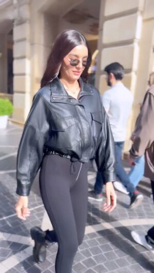 Sadia Khan Instagram - Sabahınız xeyir 🇦🇿 

  There are so many ways to make today special, You better not let the moment pass you by!✨🤍💋