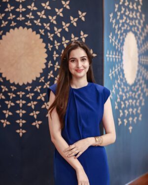 Sadia Khateeb Instagram - What an honour was to be here ! Thank you to each member of rotary club for this special evening 🙏🏼 

📸- @eyemediafilms 
Outfit @shopunrush
Earrings - @shopraya.co.in
Hand Stacks - @ethnicandaz @anantayabymani
Styling by @stylingbyvictor @sohail__mughal___
Team @styleby_antara @janvijain123 @ebthestylecoach 
Makeup - @fab_beauty___