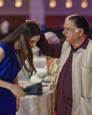 Sadia Khateeb Instagram - What an honour was to be here ! Thank you to each member of rotary club for this special evening 🙏🏼 

📸- @eyemediafilms 
Outfit @shopunrush
Earrings - @shopraya.co.in
Hand Stacks - @ethnicandaz @anantayabymani
Styling by @stylingbyvictor @sohail__mughal___
Team @styleby_antara @janvijain123 @ebthestylecoach 
Makeup - @fab_beauty___