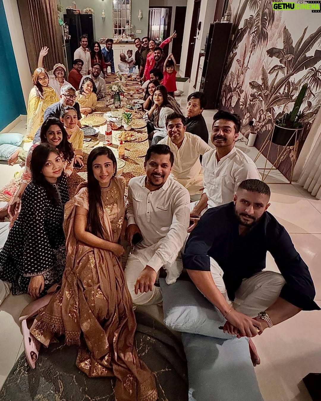 Safa Kabir - 47.2K Likes - Here’s to my big, beautiful family! I love and appreciate each of you for making time to join me for iftar. Ramadan is all about togetherness, and yesterday you all made it truly special. Thank you for being here, for sharing this meal, and for making this moment unforgettable. I hope we continue this bond and create even more cherished memories in the years to come.
#i̇ftar #ramadan #friends #family #together #blessings