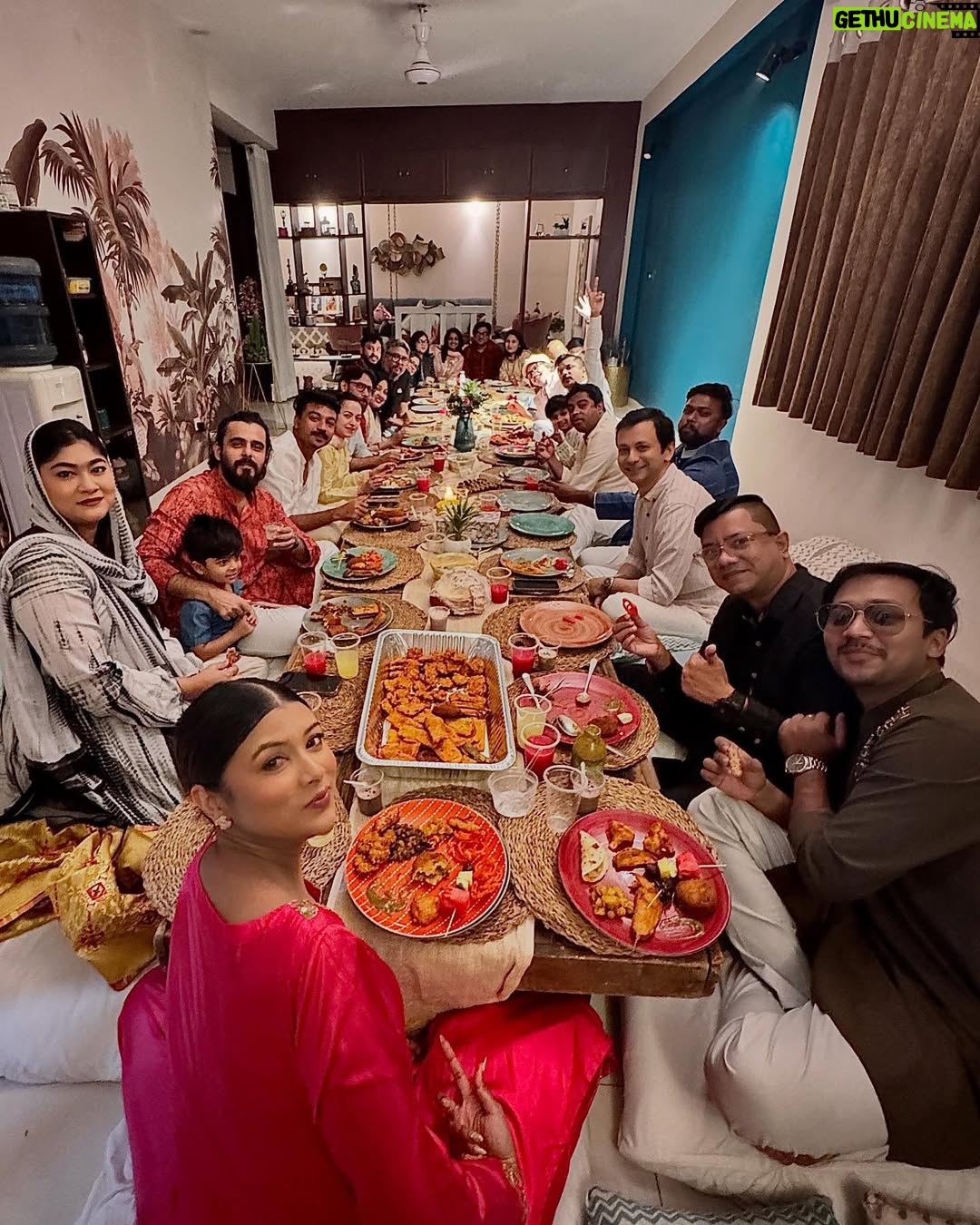 Safa Kabir - 47.2K Likes - Here’s to my big, beautiful family! I love and appreciate each of you for making time to join me for iftar. Ramadan is all about togetherness, and yesterday you all made it truly special. Thank you for being here, for sharing this meal, and for making this moment unforgettable. I hope we continue this bond and create even more cherished memories in the years to come.
#i̇ftar #ramadan #friends #family #together #blessings