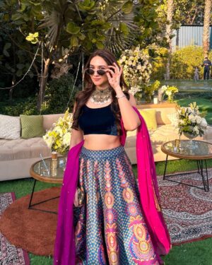 Sahiba Bali Instagram - Ek pati nahi hai lekin do-patta toh hai🥻🧣
