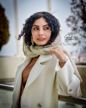 Sahra Asadollahi Instagram - حافظه چیست?
خانه محبوب چیزهای غایب

”آدونیس”

Photo:@raaha_hashemiy
@arash_khodakaramiii 
@amirhossein_jamebozorg

stylist:@negah