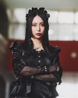 Saiki Atsumi Instagram - ⁎
⁡
⁡
わたしの New Visual 公開されました
⁡
いかがかな？
いいかい？
どうなんだい？
⁡
⁡
#bandmaid