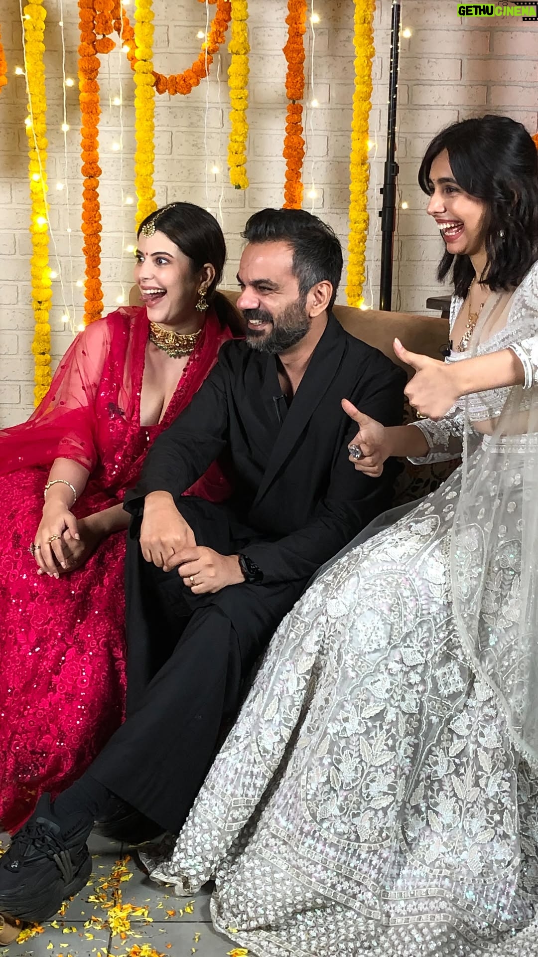 Saloni Khanna - 24.9K Likes - Hum itne savage hai nahi waise lekin yeh āšā emoji se kaam ban jaata hai.
Link in bio.