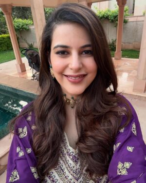 Saloni Khanna Instagram - A good hair day thanks to @geetanjalisalon @israni.sumit . 

Also dancing partner @virafpp 

#happykid