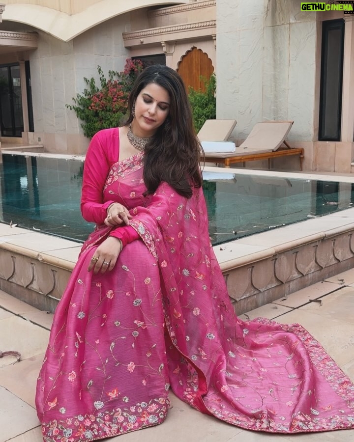 Saloni Khanna - 8.8K Likes - Hey Siri set the timer to 3 seconds and play gulabi aankhein .
Thanks !