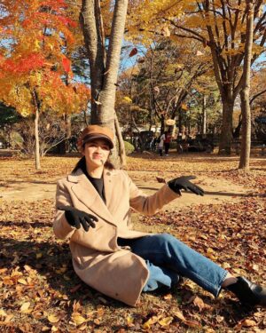 Sam Cruz Instagram - autumn leaves ! 🍁