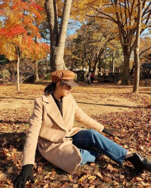 Sam Cruz Instagram - autumn leaves ! 🍁