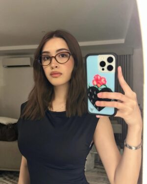 Sam Cruz Instagram - @sunniesstudios 🤓